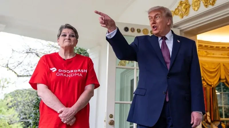 11 ألف دولار إكراميات.. قصة عاملة توصيل مع ترامب