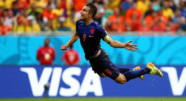 في ذكرى ميلاد فان بيرسي .. 3 "محطات سعادة" في مسيرة الهولندي الطائر