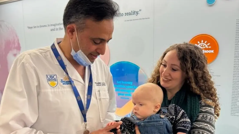 ولد بعيب خلقي في القلب.. طبيب سعودي ينقذ رضيعاً من الموت في كندا