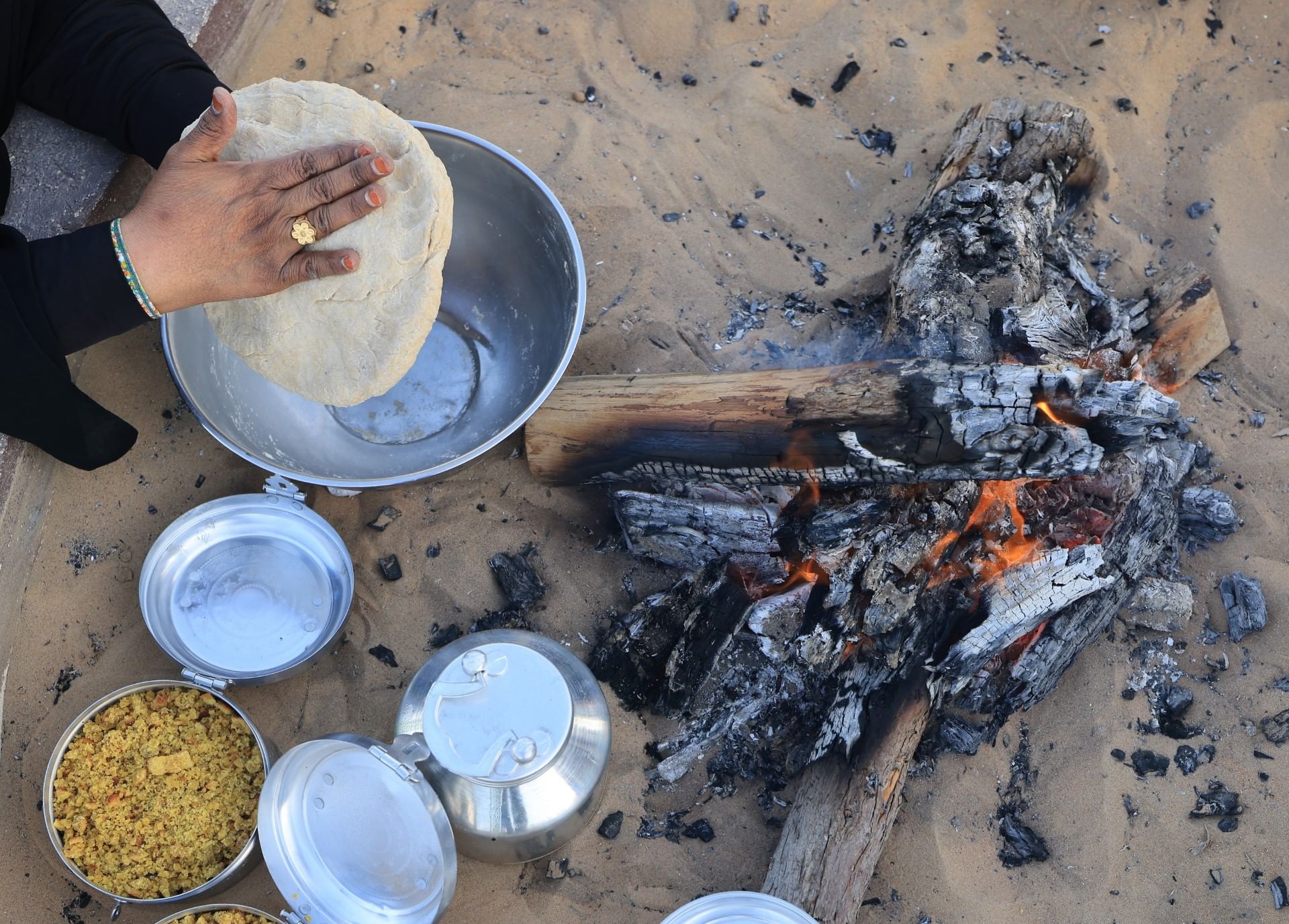 مسابقة الطبخ الشعبي بمهرجان الظفرة تشهد منافسة قوية لتوزيع 10 جوائز يومية