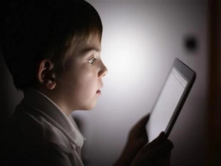 3 استراتيجيات فعّالة للحد من وقت الأطفال أمام الشاشات