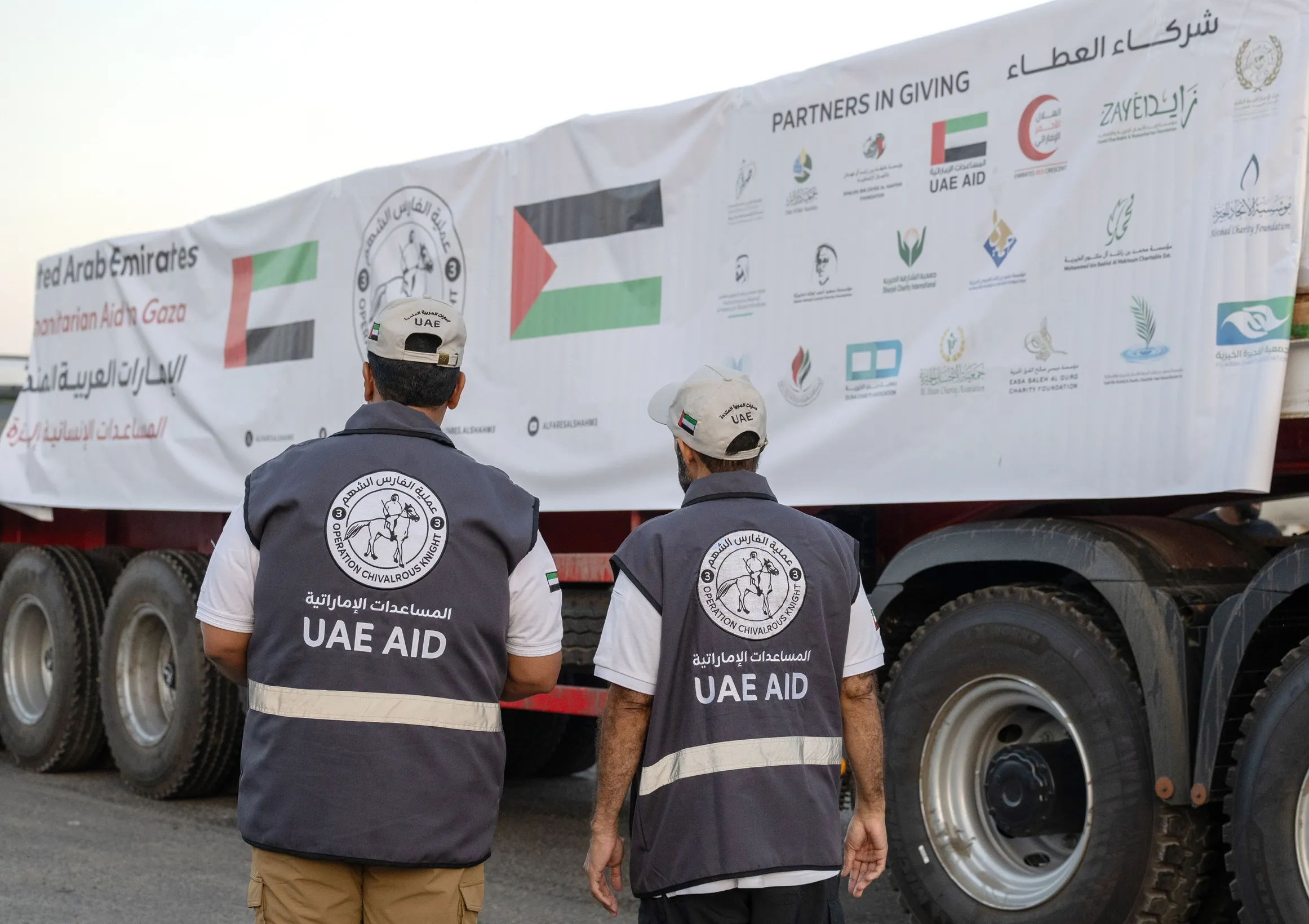 800 طن من المساعدات الإماراتية تدخل غزة عبر 5 قوافل ضمن "الفارس الشهم 3"