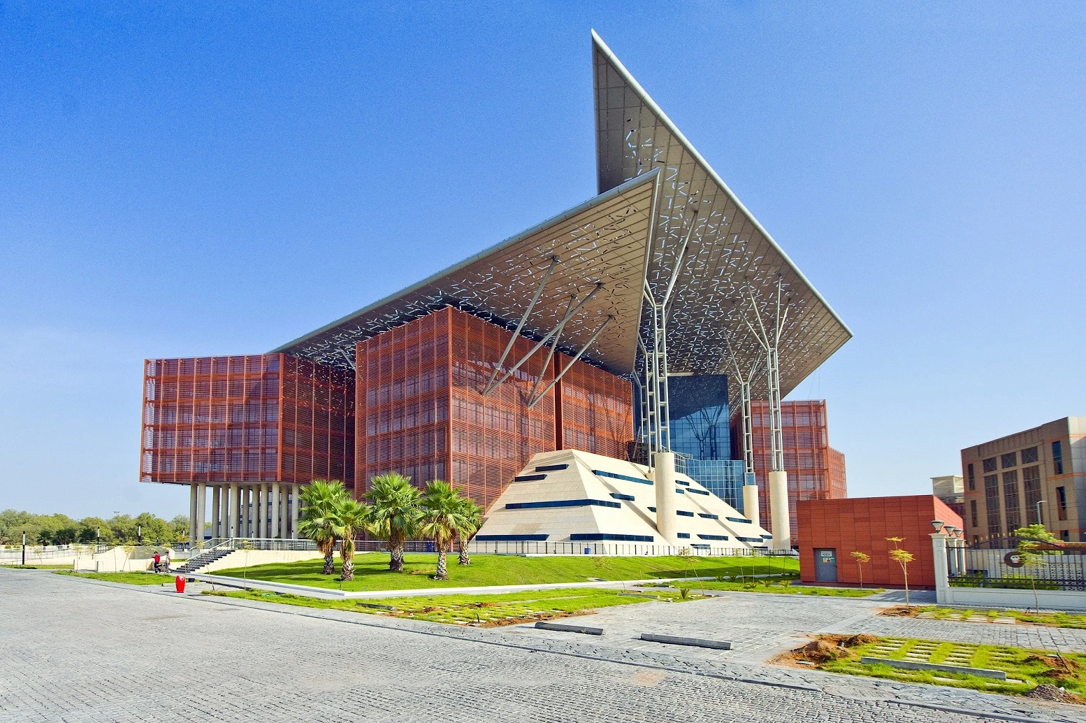 أبوظبي تحقق إنجازًا دوليًا بمراكز الإصلاح والتأهيل عبر شهادة الآيزو