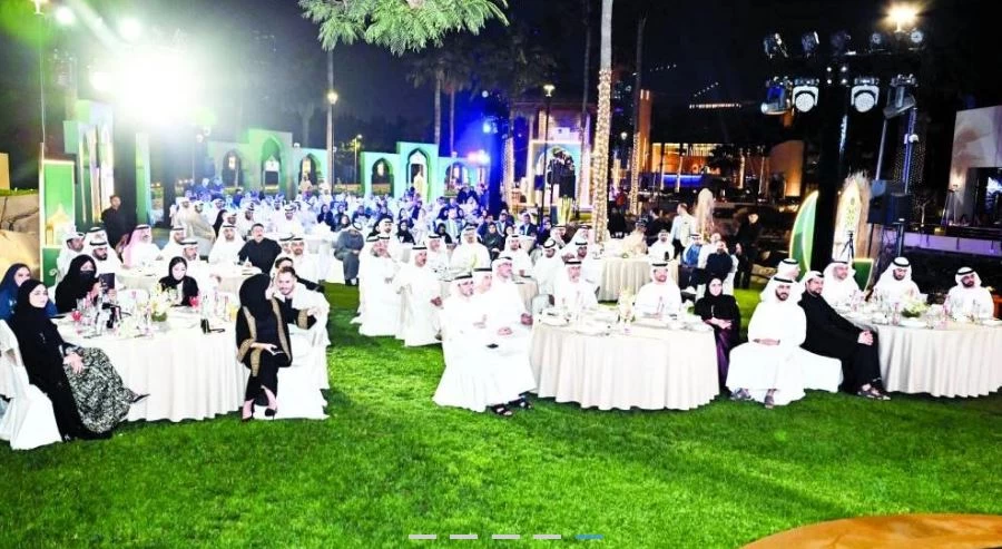 إفطار صائم.. جامع الشيخ زايد الكبير في إندونيسيا يوزع 12 ألف وجبة يوميًا