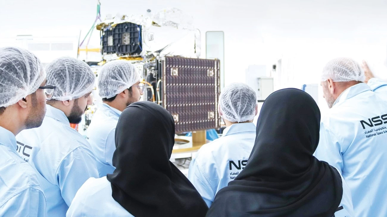 الإمارات تقود تطوير أول قمر فضائي عربي "813" بمشاركة تسع دول عربية
