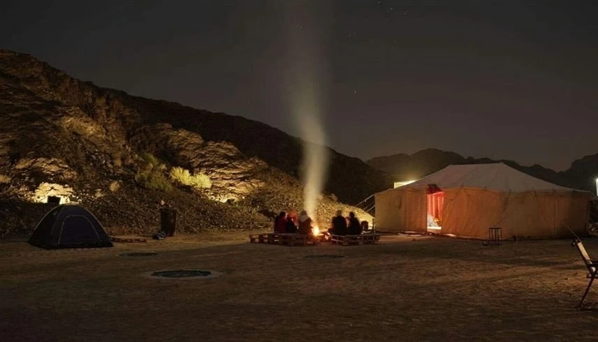 الإمارات تنظم موسم التخييم.. غرامات مالية وحبس للمخالفين في المناطق البرية