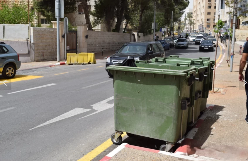 ألقاها في القمامة.. أمانة عمّان تعيد 19 ألف دينار لمواطن بعد فقدانها بالخطأ