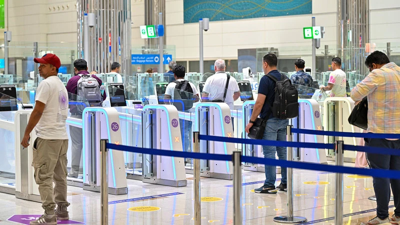 المري: إجراءات عاجلة لتسهيل عودة المقيمين خارج الإمارات