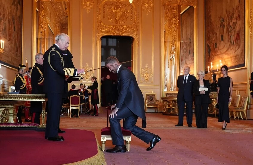 السير ديفيد بيكهام.. من ملاعب الكرة إلى قصر الملك