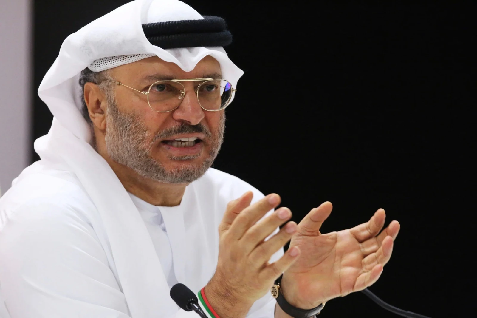 أنور قرقاش: العدوان الإيراني اختبار يفرز الداعمين الحقيقيين للخليج ومن يكتفي بالشعارات