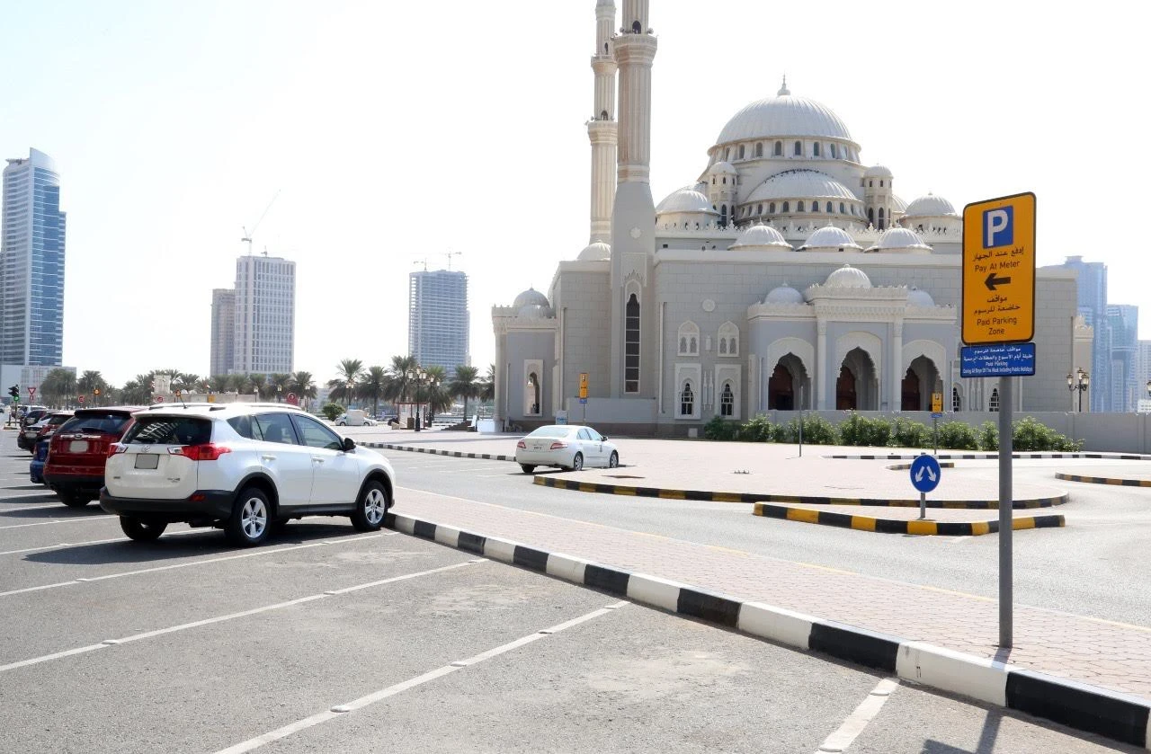 استمرار الإعفاء من رسوم المواقف العامة في الشارقة حتى إشعار آخر