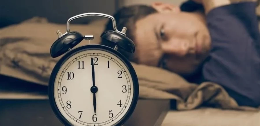 استيقاظك المبكر يكشف أسرار نومك وصحتك.. إليك التفسير العلمي