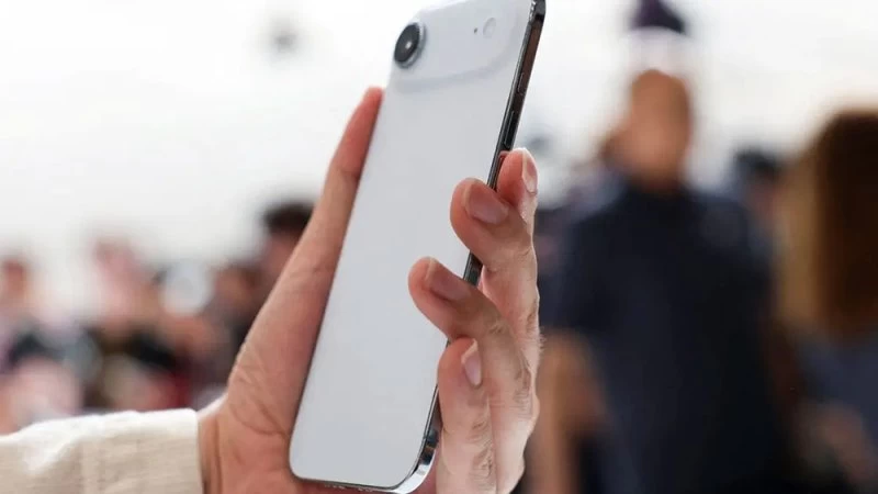 آيفون إير.. أبل تمهد الطريق لأول هاتف قابل للطي