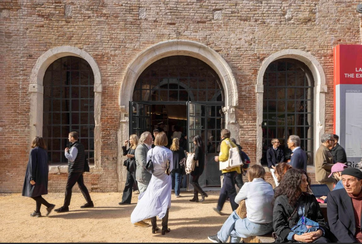 بمشاركة 6 فنانين.. الجناح الوطني لدولة الإمارات يكشف عن معرض "وشوشة" في بينالي البندقية مايو المقبل