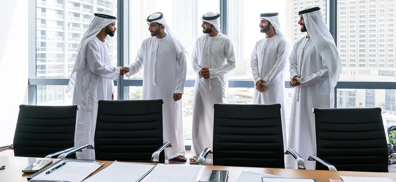 د. آمنة مهنا الكعبي تكتب: التمسك بالمنصب بين وهم القوة وحقيقة القيادة