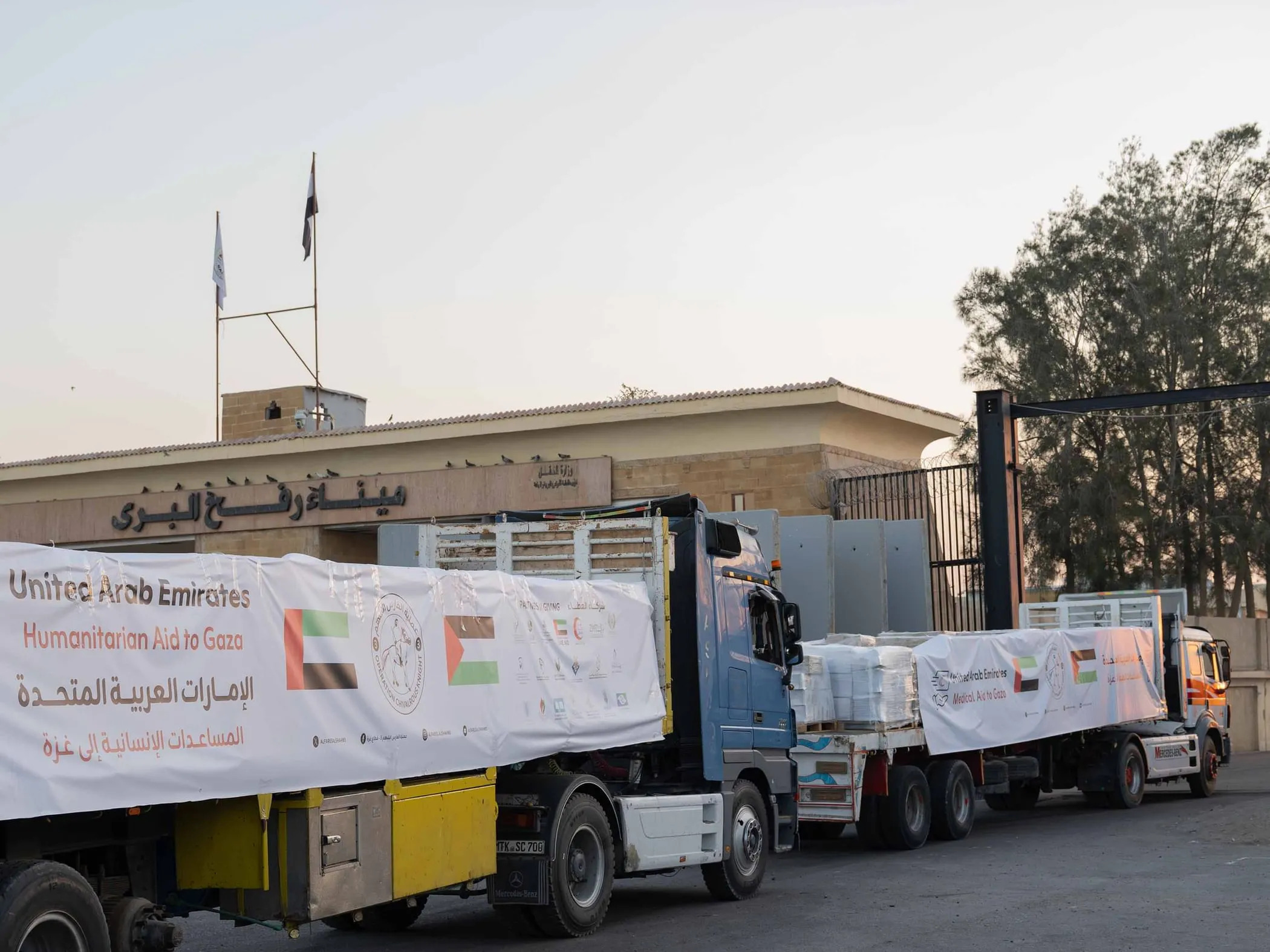 ضمن "الفارس الشهم 3".. 683 طنًا من المساعدات الإماراتية تصل إلى غزة عبر 5 قوافل