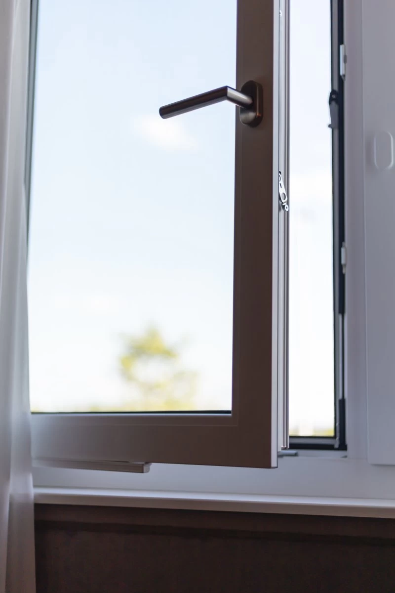 دراسة: توقيت فتح النوافذ يؤثر على جودة الهواء داخل المنازل