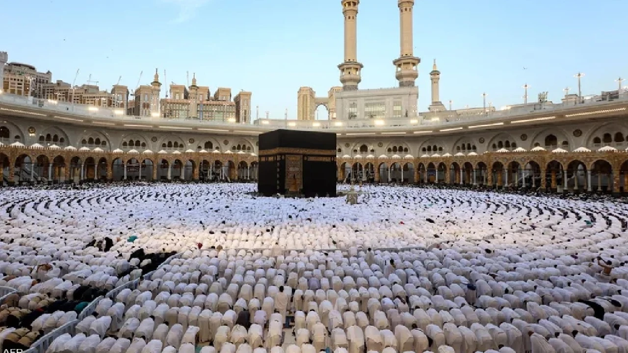 جدول زمني كامل.. السعودية تبدأ استقبال طلبات العمرة وإصدار التأشيرات لموسم 1448هـ