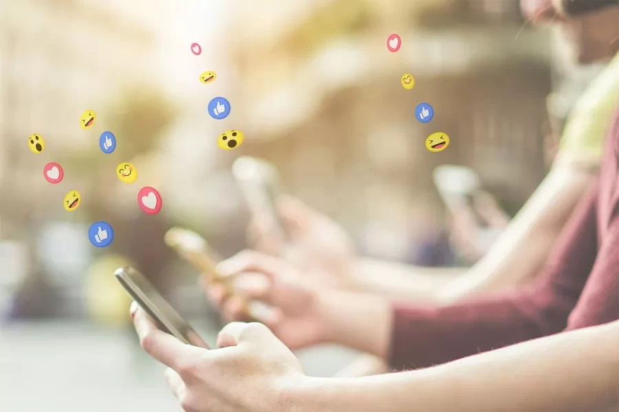 هل تستخدم الإيموجي؟.. دراسة تكشف تأثيرها العاطفي في الرسائل