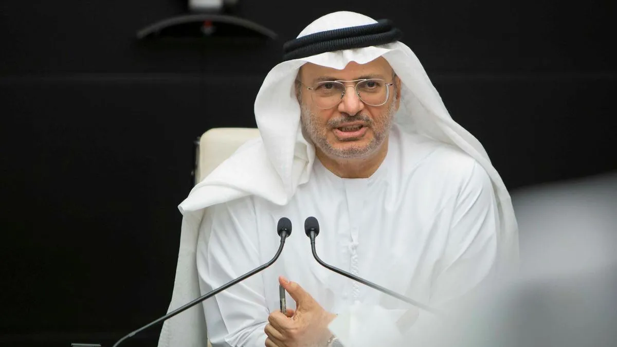 قرقاش: الإمارات متمسكة بحقوقها في حرية الملاحة عبر مضيق هرمز وفق القانون الدولي