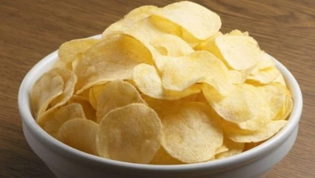 كيف بدأت قصة الشيبسي؟.. من "شرائح ساراتوغا" إلى أكياس البطاطس حول العالم