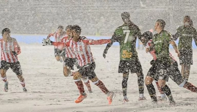 ماراثون ثلجي في أوتاوا.. نهائي الدوري الكندي يستمر 4 ساعات بسبب الثلوج