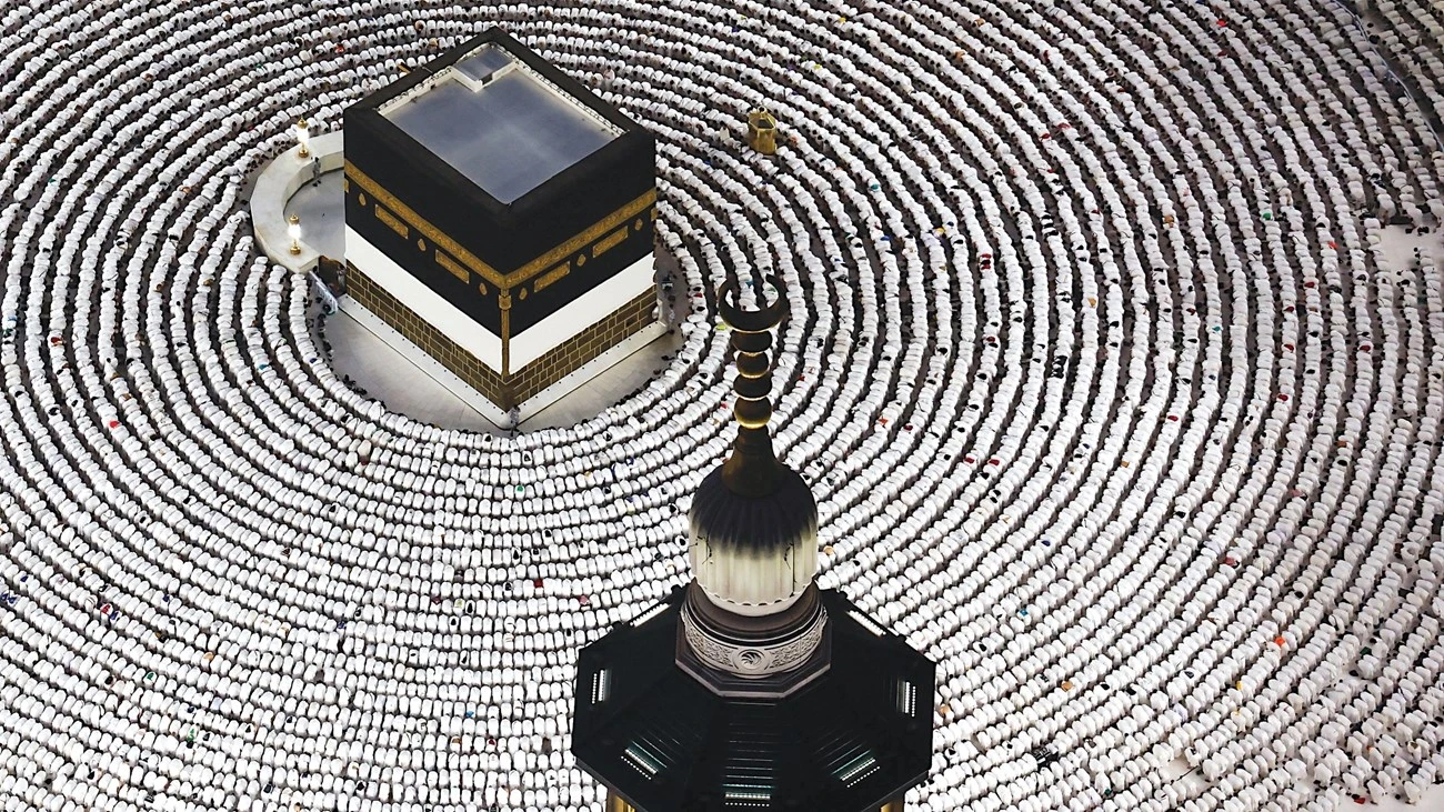 ملايين الحجاج يؤدون اليوم أعظم أركان الحج على صعيد عرفات