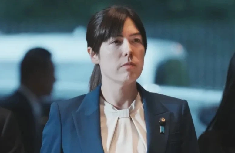 وزيرة يابانية تعتذر للشعب بعد تأخرها 5 دقائق عن اجتماع رسمي