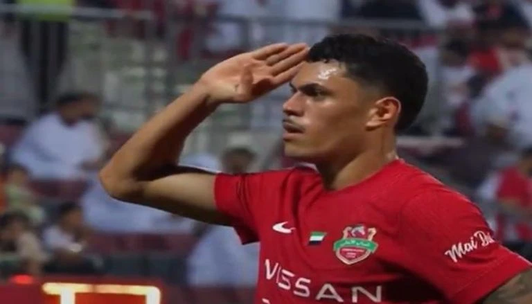 رسالة تقدير للقوات المسلحة.. لقطة مثيرة في مباراة شباب الأهلي والوحدة