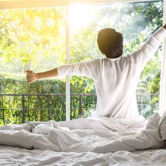 سر بسيط لنشاطك.. كوب ماء صباحًا قد يغيّر طاقتك طوال اليوم